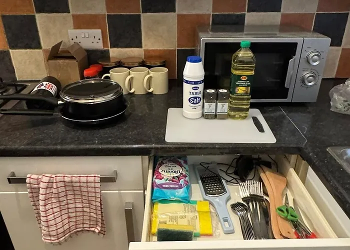 Centre Modern Self Check-in * Bradford (West Yorkshire)